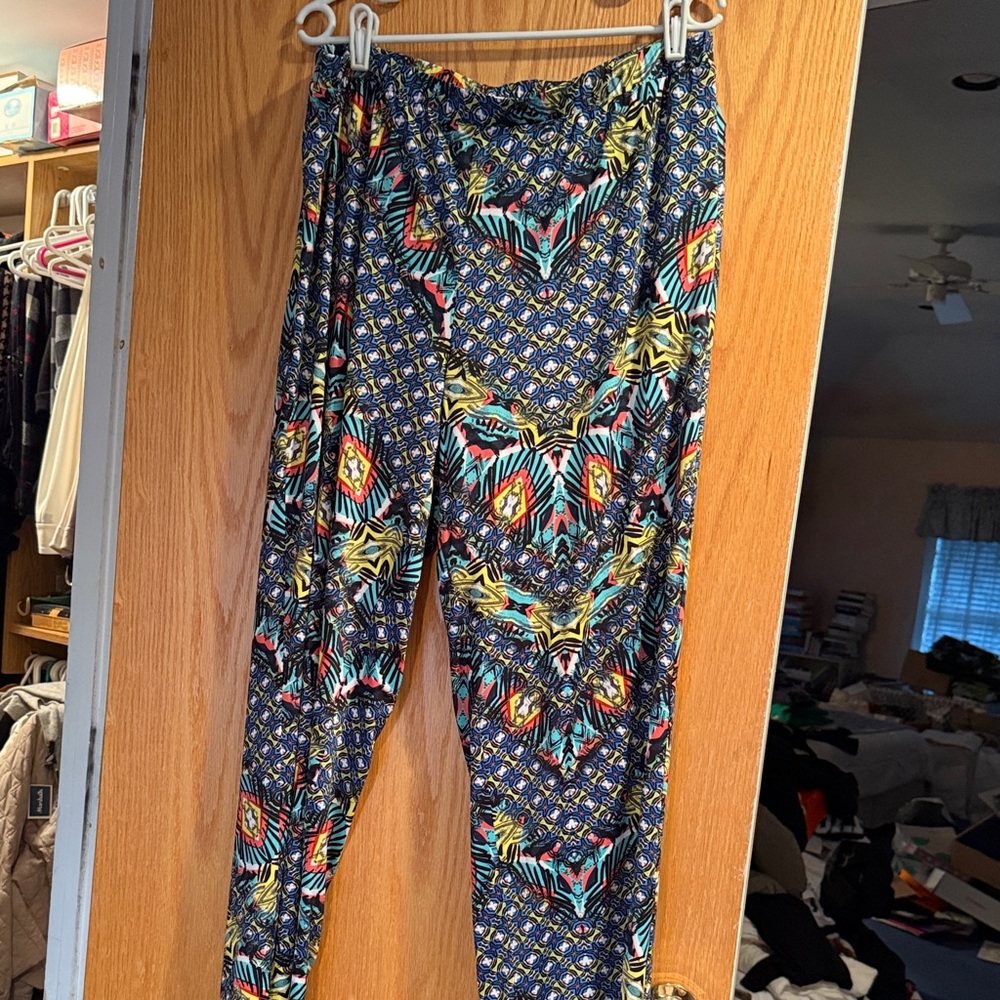 Karen Kane Vibrant Patterned Leggings